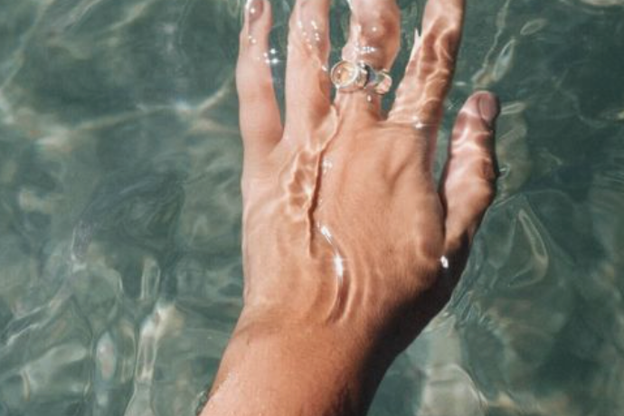 Scent and Serenity: How Fragrance Can Enhance Your Mindfulness Practice
