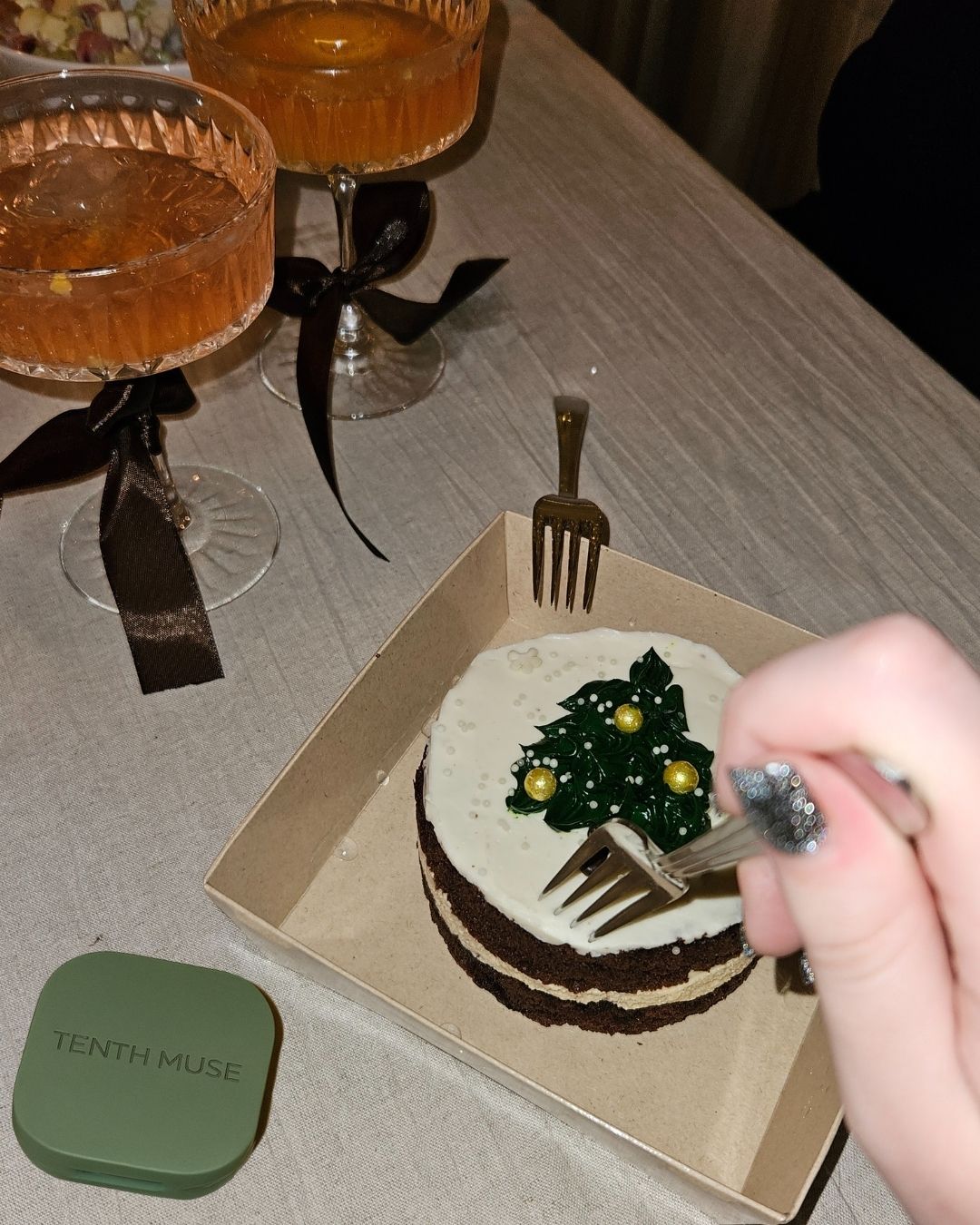 REFILLABLE METAL VESSELS